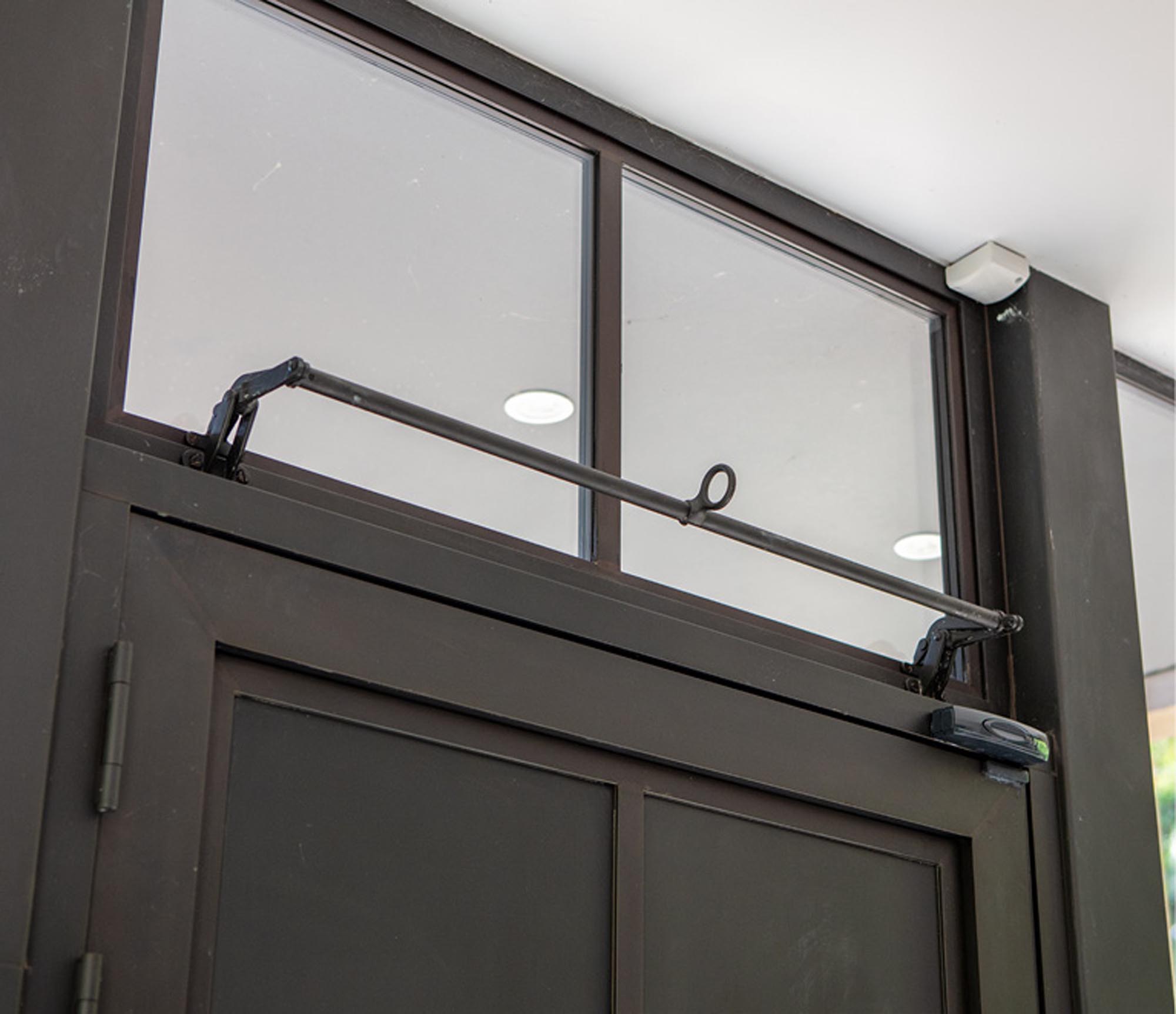 quadilant stay bronze door